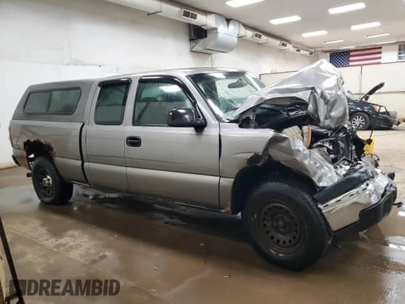 2006 Chevrolet Silverado 1500 LS z VIN 1GCEK19V76Z212287, wystawiony jako Copart lot #71824354 z przebiegiem Nie podano mil oraz Czysty tytuł • Clean title. Historia ofert i sprzedaży dostępna na DreamBid. Obrazek 4.
