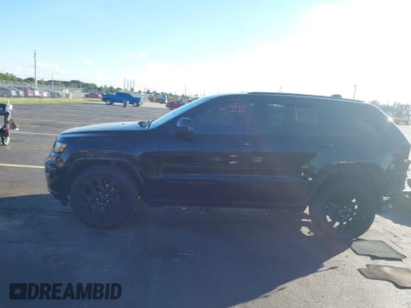 ✅ 2017 Jeep Grand Cherokee Laredo • VIN: 1C4RJEAG7HC888205 • Lot: 43769488. Listed on IAAI with 106,680 mi. Free auction sales archive from the USA and detailed vehicle history report at DreamBid. Image 15.