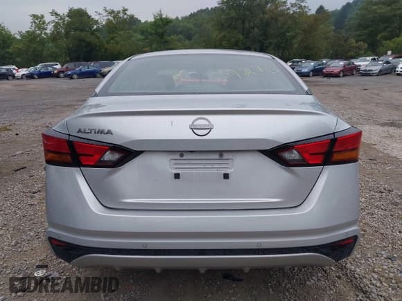 ✅ 2024 Nissan Altima S • VIN: 1N4BL4BV1RN379273 • Lot: 43027282. Wystawiony na IAAI z przebiegiem 49 104 mil. Bezpłatny archiwum sprzedaży aukcyjnych z USA i szczegółowy raport historii pojazdu na DreamBid. Zdjęcie 17.
