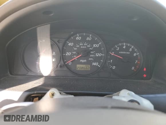 ✅ 2002 Mazda Protege DX • VIN: JM1BJ225121575120 • Лот: 68157665. Опубликован ранее на Copart с пробегом 208 682 миль. Бесплатный доступ к архиву аукционных продаж из США и подробный отчёт об истории автомобиля на DreamBid. Изображение 9.