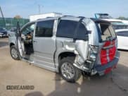 ✅ 2010 Chrysler Town & Country Limited • VIN: 2A4RR7DX9AR427885 • Lot: 40721930. Wystawiony na IAAI z przebiegiem 69 637 mil. Bezpłatny archiwum sprzedaży aukcyjnych z USA i szczegółowy raport historii pojazdu na DreamBid. Zdjęcie 3.