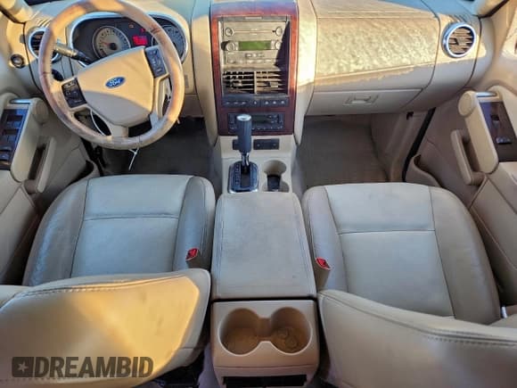 ✅ 2006 Ford Explorer Limited • VIN: 1FMEU758X6UB36585 • Lot: 96803515. Wystawiony na Copart z przebiegiem 172 596 mil. Bezpłatny archiwum sprzedaży aukcyjnych z USA i szczegółowy raport historii pojazdu na DreamBid. Zdjęcie 8.