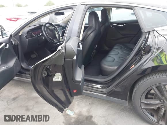 ✅ 2015 Tesla Model S 85D • VIN: 5YJSA1E23FF104434 • Лот: 43622961. Опубликован ранее на IAAI с пробегом 72 112 миль. Бесплатный доступ к архиву аукционных продаж из США и подробный отчёт об истории автомобиля на DreamBid. Изображение 8.