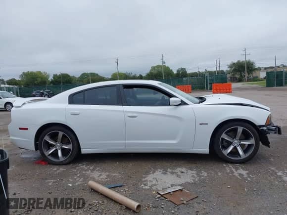 ✅ 2014 Dodge Charger RT • VIN: 2C3CDXCT7EH306894 • Lot: 43293085. Wystawiony na IAAI z przebiegiem 75 186 mil. Bezpłatny archiwum sprzedaży aukcyjnych z USA i szczegółowy raport historii pojazdu na DreamBid. Zdjęcie 14.