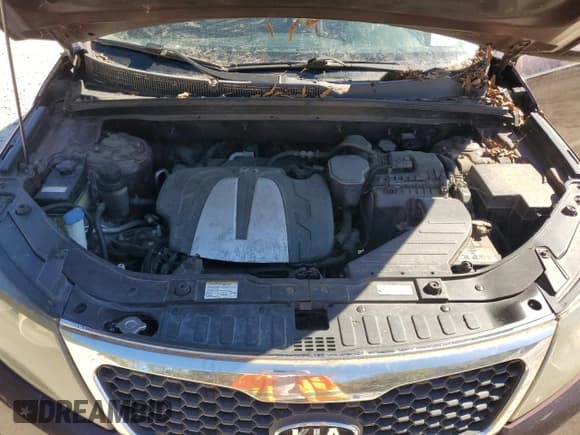 ✅ 2011 Kia Sorento EX • VIN: 5XYKU4A28BG052509 • Lot: 82663155. Listed on Copart with 152,381 mi. Free auction sales archive from the USA and detailed vehicle history report at DreamBid. Image 12.