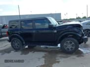 ✅ 2022 Ford Bronco • VIN: 1FMDE5BH6NLB55091 • Lot: 43124805. Wystawiony na IAAI z przebiegiem 27 616 mil. Bezpłatny archiwum sprzedaży aukcyjnych z USA i szczegółowy raport historii pojazdu na DreamBid. Zdjęcie 13.