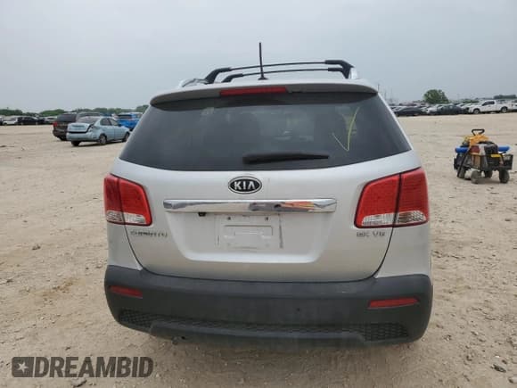 ✅ 2011 Kia Sorento EX • VIN: 5XYKU4A29BG182248 • Лот: 52003655. Опубликован ранее на Copart с пробегом 140 327 миль. Бесплатный доступ к архиву аукционных продаж из США и подробный отчёт об истории автомобиля на DreamBid. Изображение 6.