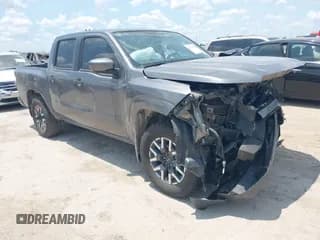 ✅ 2023 Nissan Frontier SV • VIN: 1N6ED1EJ2PN623101 • Lot: 42943184. Wystawiony na IAAI z przebiegiem 44 236 mil. Bezpłatny archiwum sprzedaży aukcyjnych z USA i szczegółowy raport historii pojazdu na DreamBid. Zdjęcie 1.