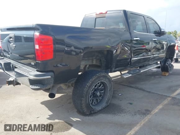 ✅ 2015 Chevrolet Silverado 2500HD LTZ • VIN: 1GC1KWE84FF609940 • Lot: 43407719. Listed on IAAI with 165,422 mi. Free auction sales archive from the USA and detailed vehicle history report at DreamBid. Image 4.
