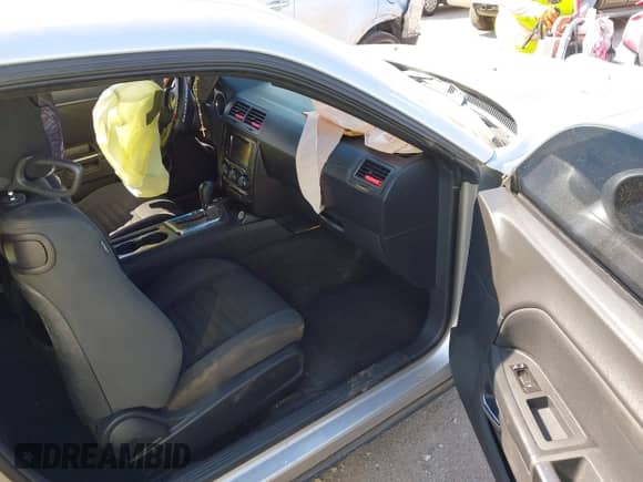 ✅ 2012 Dodge Challenger SXT Plus • VIN: 2C3CDYAG2CH134430 • Lot: 43382408. Wystawiony na IAAI z przebiegiem Nie podano. Bezpłatny archiwum sprzedaży aukcyjnych z USA i szczegółowy raport historii pojazdu na DreamBid. Zdjęcie 5.