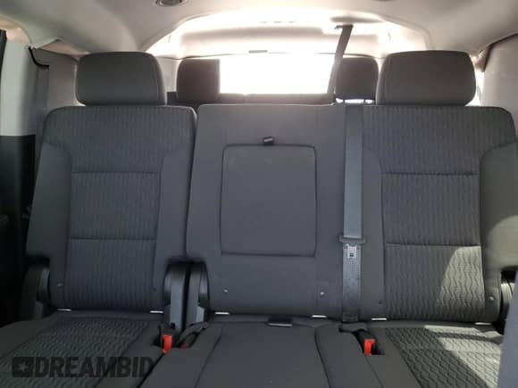 2018 Chevrolet Suburban LS с VIN 1GNSCGKC6JR379977, выставлен на аукционе Copart как лот 54351685 с пробегом 138 574 миль миль и Списание • Salvage title. История ставок и продаж доступна на DreamBid. Изображение 10.