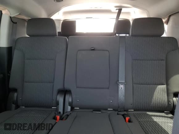 ✅ 2018 Chevrolet Suburban LS • VIN: 1GNSCGKC6JR379977 • Lot: 54351685. Listed on Copart with 138,574 mi. Free auction sales archive from the USA and detailed vehicle history report at DreamBid. Image 10.