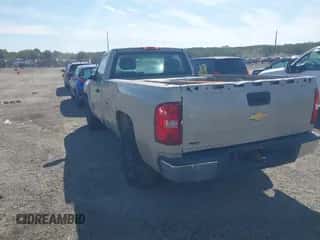 2008 Chevrolet Silverado 1500 Work Truck z VIN 1GCEC14X18Z323247, wystawiony jako IAAI lot #43355334 z przebiegiem 187 428 mil mil oraz . Historia ofert i sprzedaży dostępna na DreamBid. Obrazek 3.