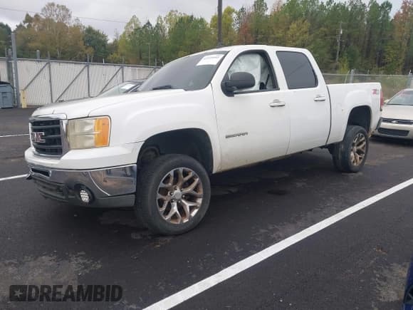✅ 2011 GMC Sierra 1500 SLT • VIN: 3GTP2WE30BG130339 • Lot: 43524602. Listed on IAAI with 206,145 mi. Free auction sales archive from the USA and detailed vehicle history report at DreamBid. Image 2.