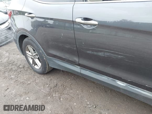 ✅ 2017 Hyundai Santa Fe 2.4L • VIN: 5XYZUDLB5HG397310 • Lot: 42314099. Listed on IAAI with 99,061 mi. Free auction sales archive from the USA and detailed vehicle history report at DreamBid. Image 18.