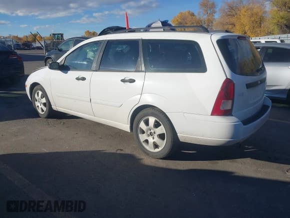 ✅ 2001 Ford Focus SE • VIN: 1FAFP36341W327269 • Lot: 43653495. Listed on IAAI with 205,380 mi. Free auction sales archive from the USA and detailed vehicle history report at DreamBid. Image 3.