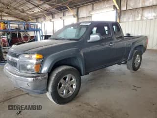 ✅ 2012 Chevrolet Colorado • VIN: 1GCJTDFE0C8157281 • Лот: 69079915. Опубликован ранее на Copart с пробегом 103 699 миль. Бесплатный доступ к архиву аукционных продаж из США и подробный отчёт об истории автомобиля на DreamBid. Изображение 1.