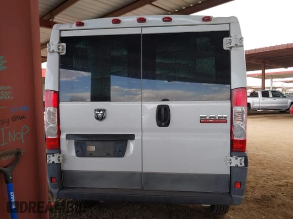 ✅ 2017 Ram ProMaster Cargo • VIN: 3C6TRVAGXHE532152 • Lot: 41968904. Wystawiony na IAAI z przebiegiem 96 896 mil. Bezpłatny archiwum sprzedaży aukcyjnych z USA i szczegółowy raport historii pojazdu na DreamBid. Zdjęcie 16.