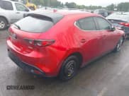 ✅ 2019 Mazda 3 Preferred • VIN: JM1BPAMM2K1135386 • Lot: 40367062. Wystawiony na IAAI z przebiegiem 9 999 mil. Bezpłatny archiwum sprzedaży aukcyjnych z USA i szczegółowy raport historii pojazdu na DreamBid. Zdjęcie 4.