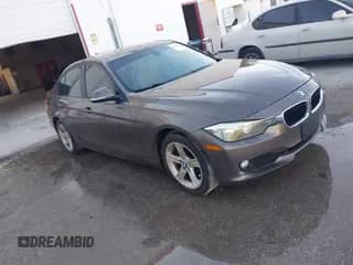 2014 BMW 3 Series 320i с VIN WBA3B1C53EK132425, выставлен на аукционе IAAI как лот 43211383 с пробегом 137 663 миль миль и . История ставок и продаж доступна на DreamBid. Изображение 1.
