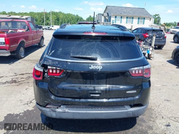 ✅ 2018 Jeep Compass Latitude • VIN: 3C4NJCBB5JT194919 • Lot: 42297016. Listed on IAAI with 92,576 mi. Free auction sales archive from the USA and detailed vehicle history report at DreamBid. Image 16.