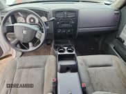 ✅ 2007 Dodge Dakota ST • VIN: 1D7HE22K77S253366 • Лот: 89541755. Опубликован ранее на Copart с пробегом 147 311 миль. Бесплатный доступ к архиву аукционных продаж из США и подробный отчёт об истории автомобиля на DreamBid. Изображение 8.