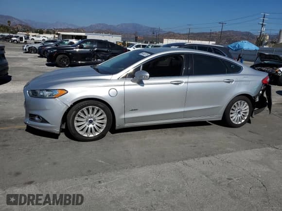 ✅ 2015 Ford Fusion SE Luxury • VIN: 3FA6P0PU0FR128736 • Лот: 84243075. Опубликован ранее на Copart с пробегом 142 682 миль. Бесплатный доступ к архиву аукционных продаж из США и подробный отчёт об истории автомобиля на DreamBid. Изображение 1.