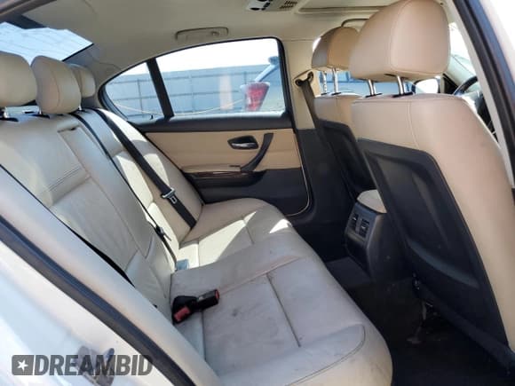 ✅ 2011 BMW 3 Series 328i • VIN: WBAPH5C56BA445624 • Лот: 54777105. Опубликован ранее на Copart с пробегом Не указан. Бесплатный доступ к архиву аукционных продаж из США и подробный отчёт об истории автомобиля на DreamBid. Изображение 10.