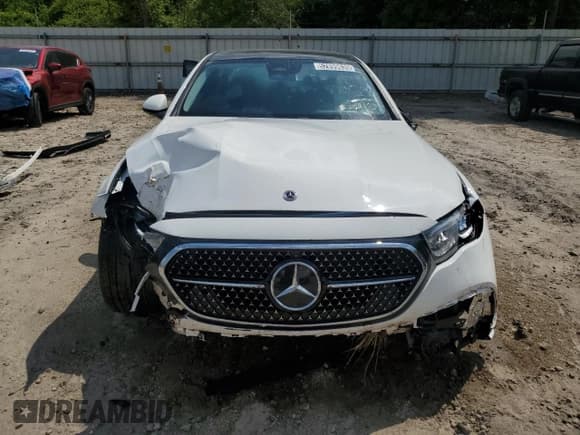 ✅ 2025 Mercedes-Benz E 350 • VIN: W1KLF4GB7SA135800 • Lot: 52899635. Listed on Copart with 3,168 mi. Free auction sales archive from the USA and detailed vehicle history report at DreamBid. Image 5.