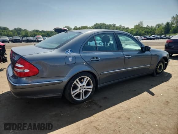 ✅ 2005 Mercedes-Benz E 500 • VIN: WDBUF83J55X184805 • Lot: 68576605. Wystawiony na Copart z przebiegiem 142 834 mil. Bezpłatny archiwum sprzedaży aukcyjnych z USA i szczegółowy raport historii pojazdu na DreamBid. Zdjęcie 3.