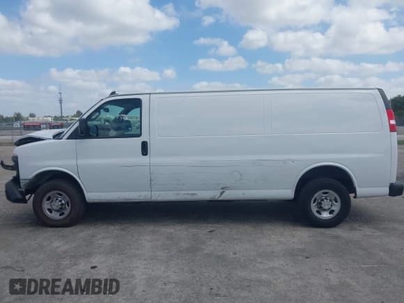 ✅ 2021 Chevrolet Express Cargo • VIN: 1GCWGBFP9M1154499 • Lot: 42115725. Listed on IAAI with 53,198 mi. Free auction sales archive from the USA and detailed vehicle history report at DreamBid. Image 15.
