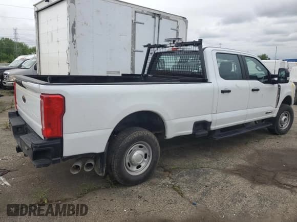 ✅ 2023 Ford F-250 XL • VIN: 1FT7W2BT2PEC63300 • Lot: 57138195. Listed on Copart with 31,934 mi. Free auction sales archive from the USA and detailed vehicle history report at DreamBid. Image 3.