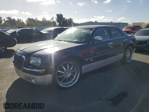 ✅ 2006 Chrysler 300 C • VIN: 2C3KA63H26H388643 • Lot: 90763535. Wystawiony na Copart z przebiegiem 133 410 mil. Bezpłatny archiwum sprzedaży aukcyjnych z USA i szczegółowy raport historii pojazdu na DreamBid. Zdjęcie 1.