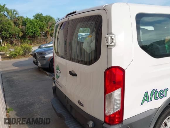 ✅ 2017 Ford Transit XL • VIN: 1FBZX2ZM6HKA10816 • Lot: 42393943. Wystawiony na IAAI z przebiegiem 41 939 mil. Bezpłatny archiwum sprzedaży aukcyjnych z USA i szczegółowy raport historii pojazdu na DreamBid. Zdjęcie 14.