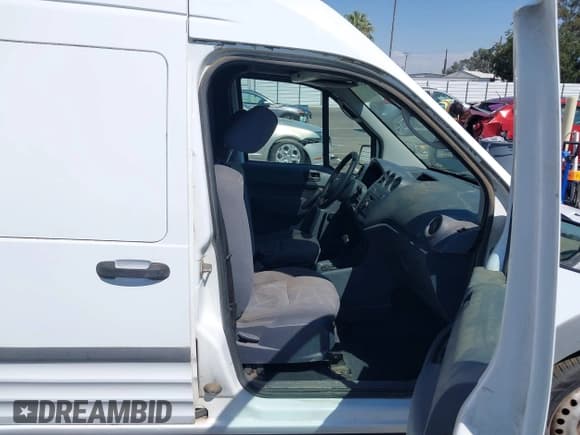 ✅ 2010 Ford Transit Connect XL • VIN: NM0LS7ANXAT006542 • Lot: 43097458. Wystawiony na IAAI z przebiegiem 178 054 mil. Bezpłatny archiwum sprzedaży aukcyjnych z USA i szczegółowy raport historii pojazdu na DreamBid. Zdjęcie 5.