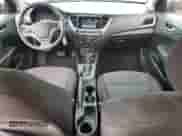 2019 Hyundai Accent SE z VIN 3KPC24A3XKE063107, wystawiony jako Copart lot #71035374 z przebiegiem 90 404 mil mil oraz Szkoda całkowita • Salvage title. Historia ofert i sprzedaży dostępna na DreamBid. Obrazek 8.