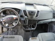 ✅ 2015 Ford Transit Cargo • VIN: 1FTYR2CM5FKA84249 • Lot: 43156985. Wystawiony na Copart z przebiegiem 118 843 mil. Bezpłatny archiwum sprzedaży aukcyjnych z USA i szczegółowy raport historii pojazdu na DreamBid. Zdjęcie 8.