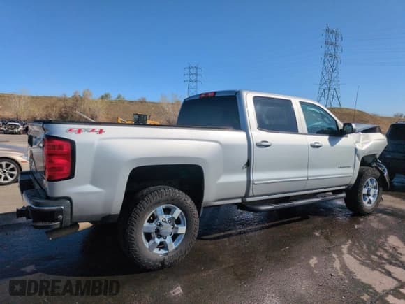 ✅ 2015 Chevrolet Silverado 2500HD LT • VIN: 1GC1KVEG0FF565050 • Lot: 53177405. Wystawiony na Copart z przebiegiem 212 686 mil. Bezpłatny archiwum sprzedaży aukcyjnych z USA i szczegółowy raport historii pojazdu na DreamBid. Zdjęcie 3.