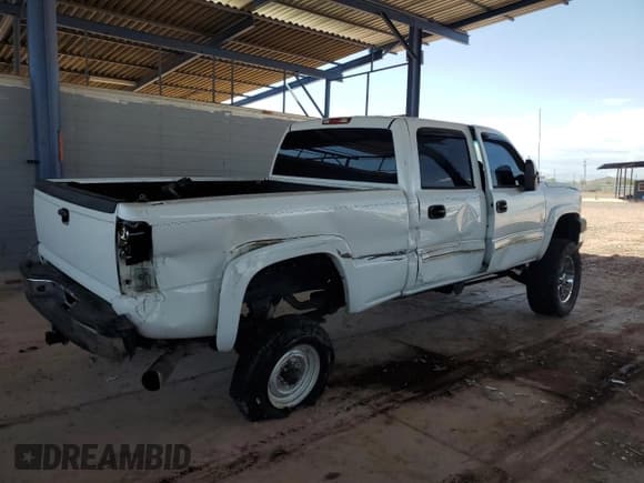 ✅ 2006 Chevrolet Silverado 2500HD LT2 • VIN: 1GCHK23U06F156181 • Lot: 61015095. Wystawiony na Copart z przebiegiem Nie podano. Bezpłatny archiwum sprzedaży aukcyjnych z USA i szczegółowy raport historii pojazdu na DreamBid. Zdjęcie 3.