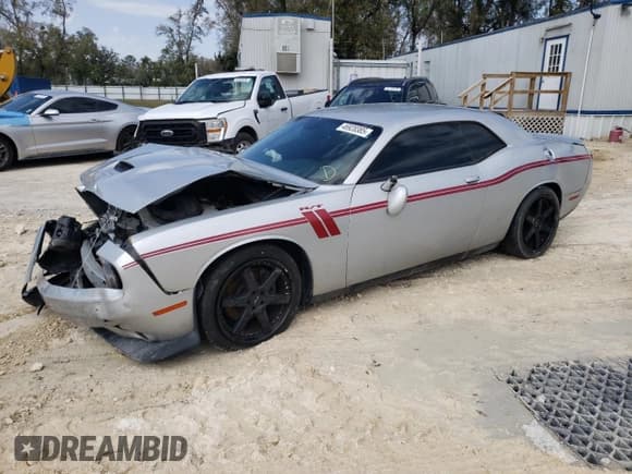 ✅ 2020 Dodge Challenger R/T 50th Anniversary • VIN: 2C3CDZBT0LH184969 • Lot: 46928385. Wystawiony na Copart z przebiegiem 69 220 mil. Bezpłatny archiwum sprzedaży aukcyjnych z USA i szczegółowy raport historii pojazdu na DreamBid. Zdjęcie 1.