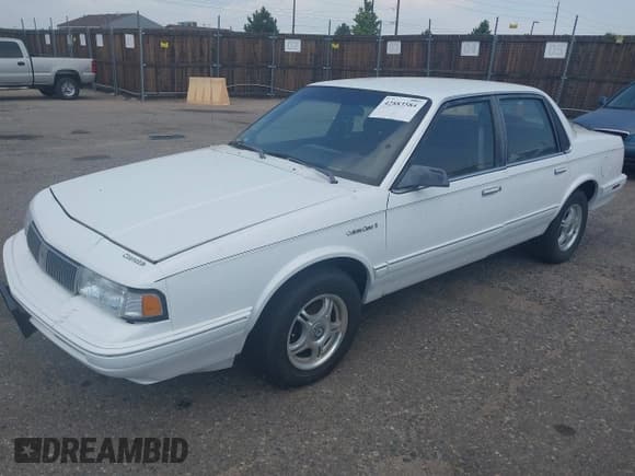 ✅ 1993 Oldsmobile Cutlass Ciera S • VIN: 1G3AG54N6P6420713 • Lot: 42883584. Wystawiony na IAAI z przebiegiem 306 842 mil. Bezpłatny archiwum sprzedaży aukcyjnych z USA i szczegółowy raport historii pojazdu na DreamBid. Zdjęcie 12.