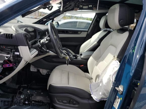 ✅ 2024 Porsche Cayenne • VIN: WP1AA2AY4RDA03814 • Lot: 50951065. Listed on Copart with 14,918 mi. Free auction sales archive from the USA and detailed vehicle history report at DreamBid. Image 7.