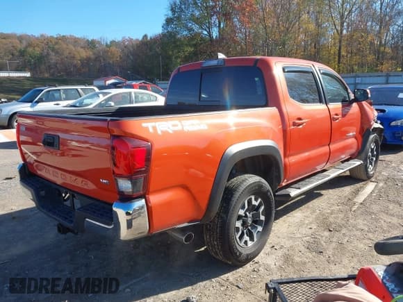✅ 2018 Toyota Tacoma TRD Sport • VIN: 3TMAZ5CN9JM060159 • Lot: 43674984. Listed on IAAI with 70,613 mi. Free auction sales archive from the USA and detailed vehicle history report at DreamBid. Image 4.