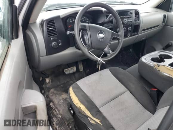 2008 Chevrolet Silverado 1500 Work Truck with VIN 1GCEC14C28E120663, listed as a Copart auction lot 84678714 with 290,153 mi miles and Salvage title. Bid and sale history available at DreamBid. Image 8.