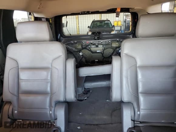 ✅ 2018 GMC Yukon Denali • VIN: 1GKS1CKJ6JR302813 • Lot: 81816415. Wystawiony na Copart z przebiegiem 105 238 mil. Bezpłatny archiwum sprzedaży aukcyjnych z USA i szczegółowy raport historii pojazdu na DreamBid. Zdjęcie 10.