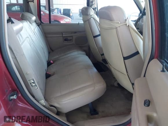 ✅ 2001 Ford Explorer • VIN: 1FMZU64P31ZA33900 • Lot: 41736797. Wystawiony na IAAI z przebiegiem 152 682 mil. Bezpłatny archiwum sprzedaży aukcyjnych z USA i szczegółowy raport historii pojazdu na DreamBid. Zdjęcie 8.