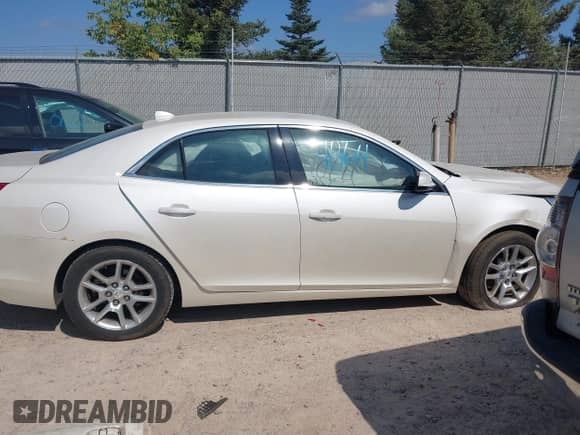 2013 Chevrolet Malibu Eco z VIN 1G11F5RR7DF111027, wystawiony jako IAAI lot #43204864 z przebiegiem 119 349 mil mil oraz . Historia ofert i sprzedaży dostępna na DreamBid. Obrazek 13.