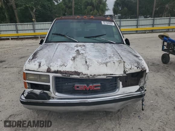 ✅ 1997 GMC Suburban • VIN: 1GKEC16R9VJ728883 • Lot: 52104265. Wystawiony na Copart z przebiegiem 246 816 mil. Bezpłatny archiwum sprzedaży aukcyjnych z USA i szczegółowy raport historii pojazdu na DreamBid. Zdjęcie 5.