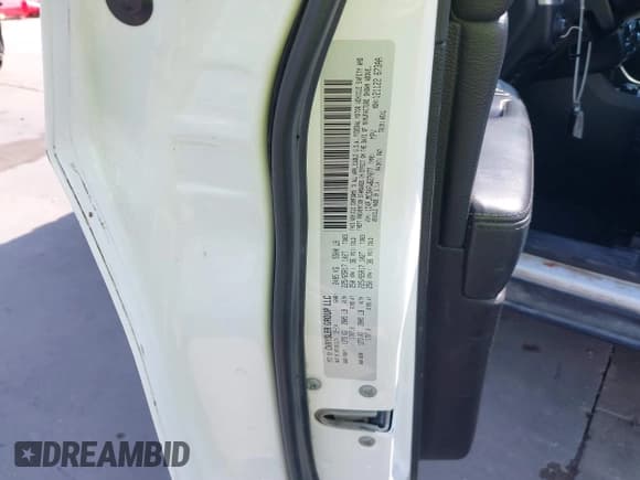 ✅ 2015 Jeep Cherokee Latitude • VIN: 1C4PJMCS4FW627077 • Lot: 43551085. Wystawiony na IAAI z przebiegiem 135 238 mil. Bezpłatny archiwum sprzedaży aukcyjnych z USA i szczegółowy raport historii pojazdu na DreamBid. Zdjęcie 9.