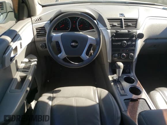 ✅ 2010 Chevrolet Traverse LS • VIN: 1GNLVEED1AS139462 • Lot: 74953094. Wystawiony na Copart z przebiegiem 142 790 mil. Bezpłatny archiwum sprzedaży aukcyjnych z USA i szczegółowy raport historii pojazdu na DreamBid. Zdjęcie 8.